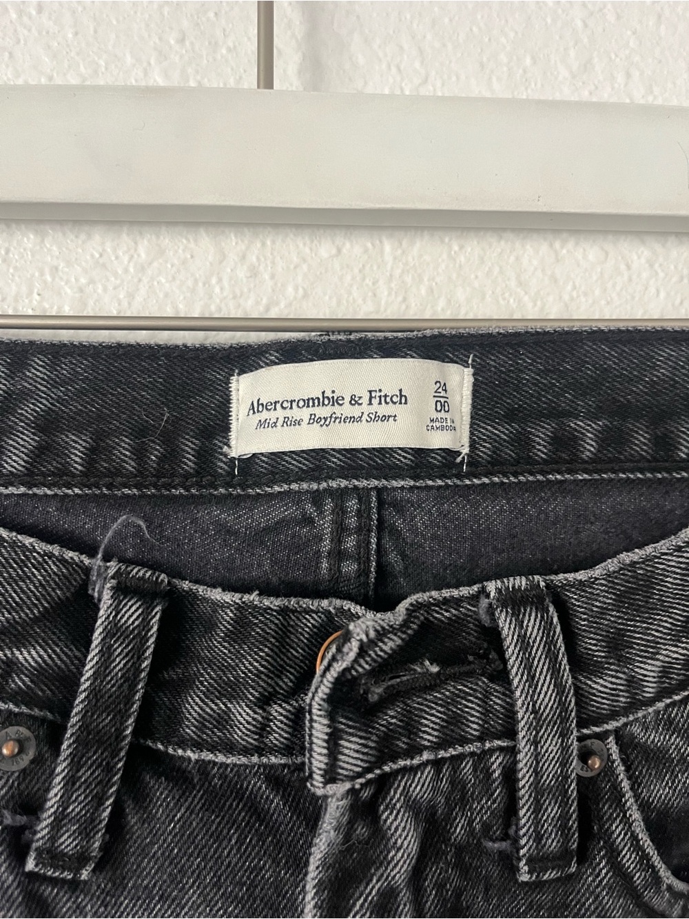ABERCROMBIE & FITCH Mid Rise Boyfriend Short Size 24/00 Gray - Picture 3 of 5